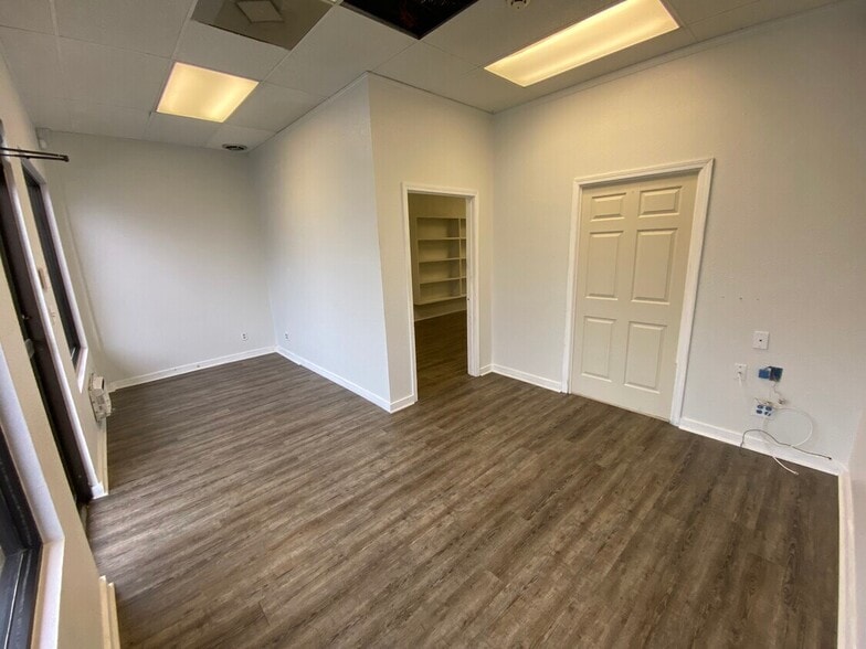 More Photos Of 600-606 Seaboard St, Myrtle Beach Showroom For Lease