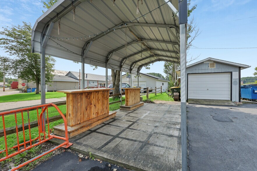More Photos Of 309 Trail St, La Valle Restaurant For Sale