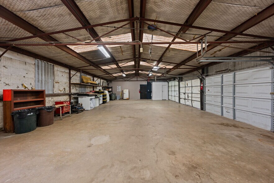 More Photos Of 2610 Memorial Blvd, Kerrville Industrial For Sale