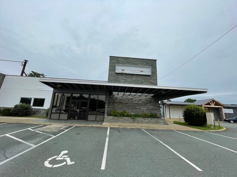 More Photos Of 4535 S Amherst Hwy, Madison Heights General Retail For Sale