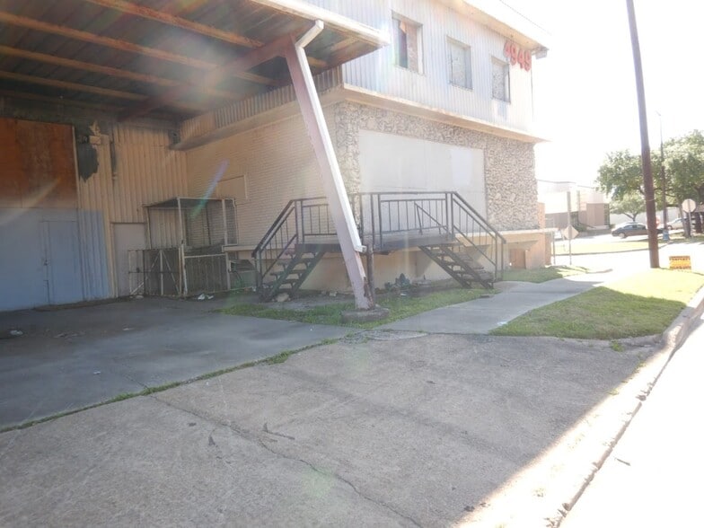 More Photos Of 4949 Gulf Fwy, Houston Warehouse For Sale