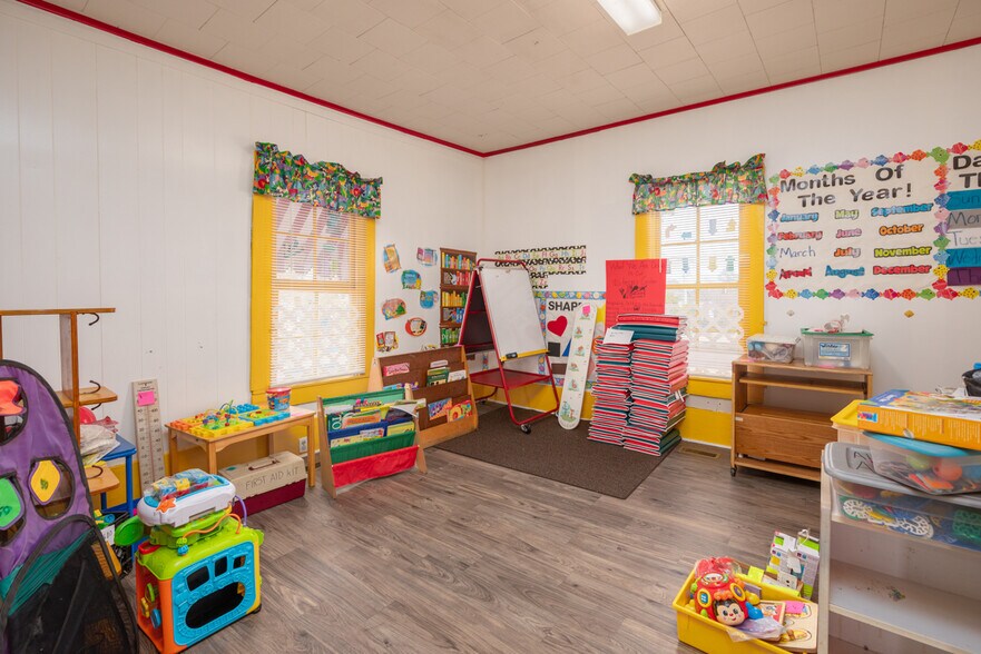 More Photos Of 128 Old West Point Rd, Starkville Daycare Center For Sale