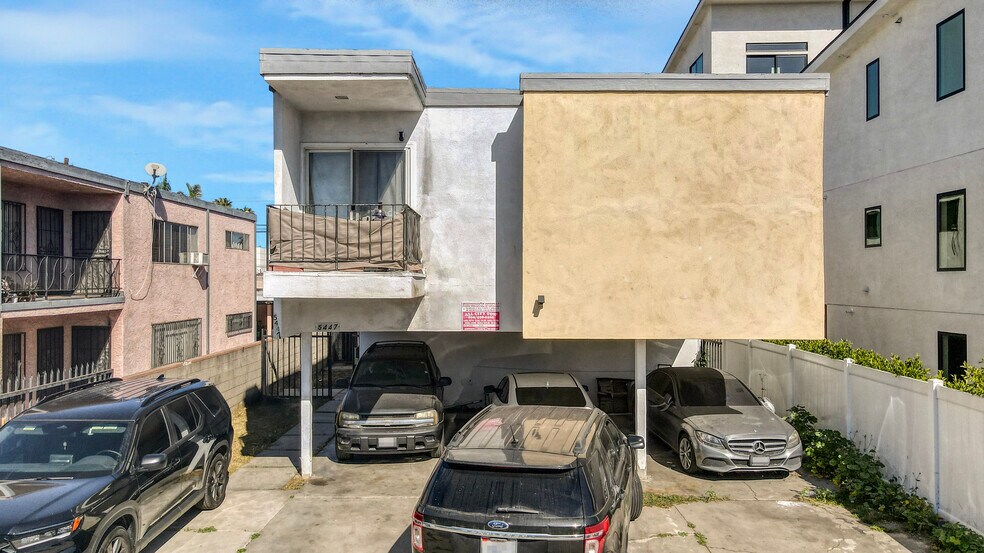 More Photos Of 5447 Blackwelder St, Los Angeles Apartments For Sale