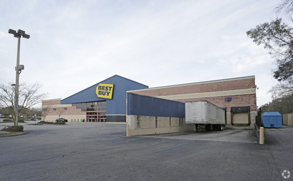 More Photos Of 8151 Blanding Blvd, Jacksonville Unknown For Lease