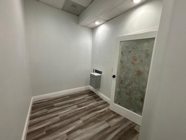 More Photos Of 20072 SW Birch St, Newport Beach Medical For Lease