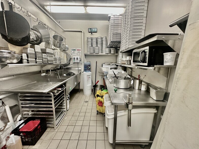 More Photos Of 136 Hamilton Ave, Greenwich Storefront Retail Residential For Lease