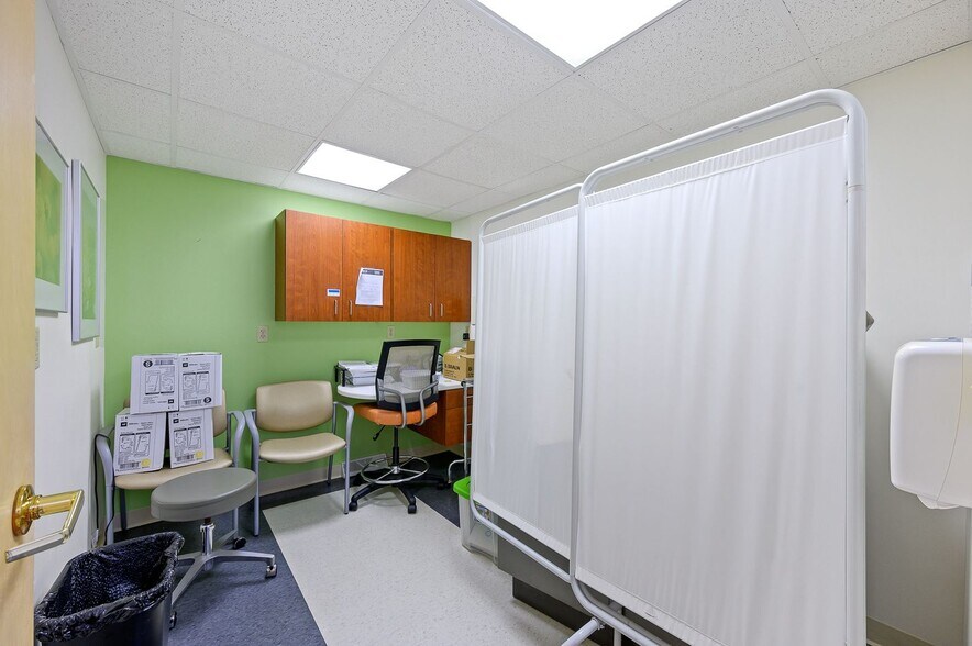 More Photos Of 71 E Hollister St, Cincinnati Medical For Lease