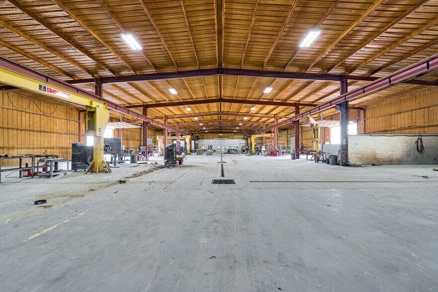 More Photos Of 3707 S County Road 1210, Midland Distribution For Lease