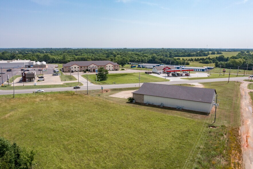 More Photos Of 1910 E Jackson St, Hugo Freestanding For Sale
