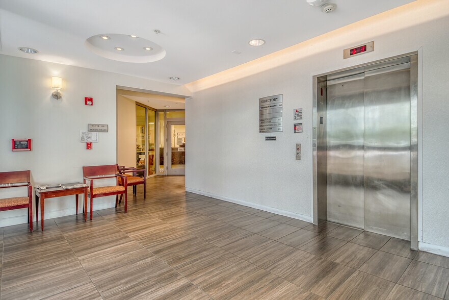 More Photos Of 3830 Bee Ridge Rd, Sarasota Office For Sale