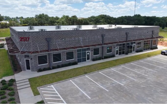 More Photos Of 2517 N Frazier St, Conroe Office For Sale