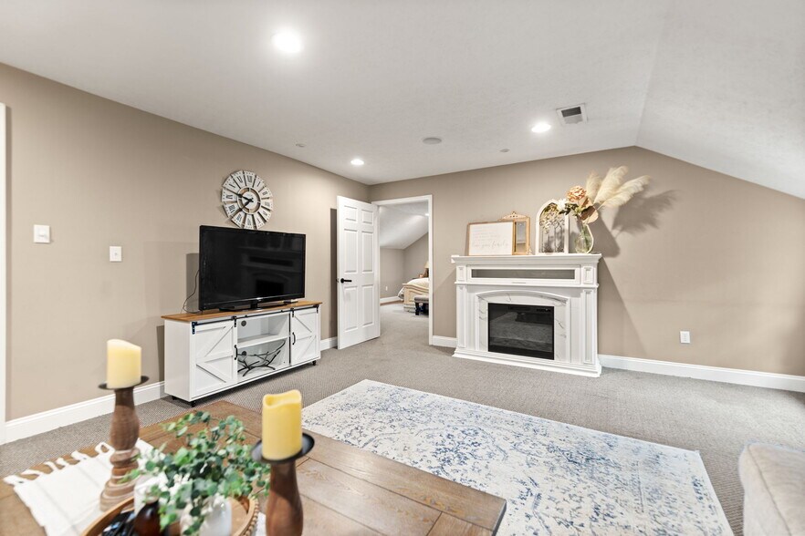 More Photos Of 4418 Main St, Clay City Flex For Sale