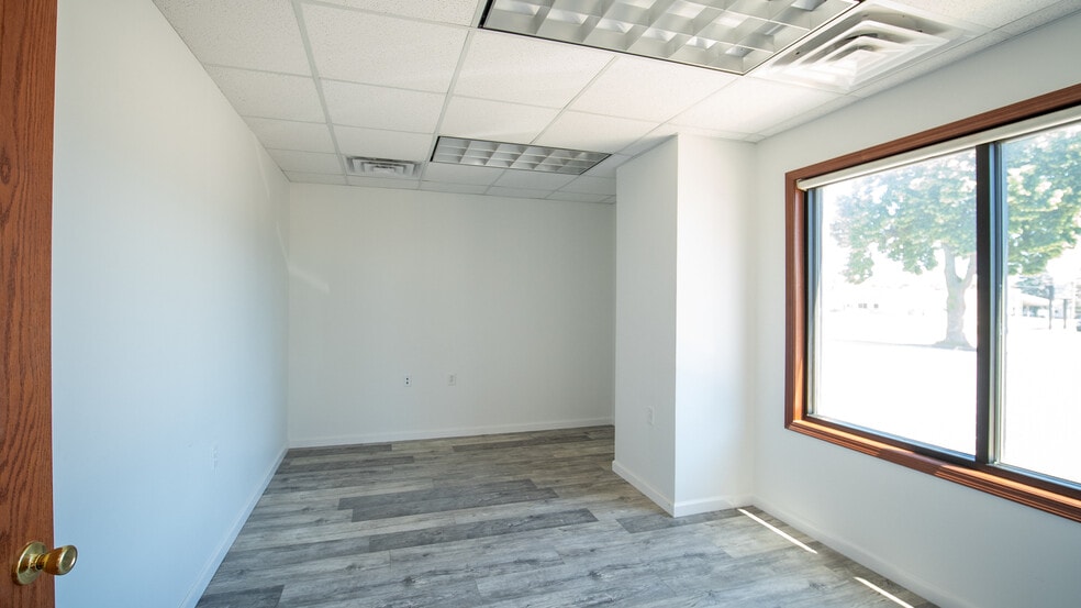More Photos Of 501 S Mantorville Ave, Kasson Freestanding For Lease