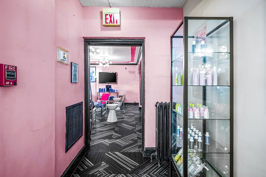 More Photos Of 10 S Crenshaw Ave, Richmond Freestanding For Lease