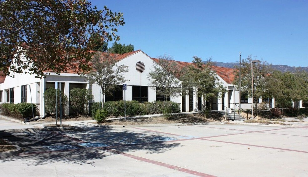 More Photos Of 4130 Hallmark Pky, San Bernardino Warehouse For Lease