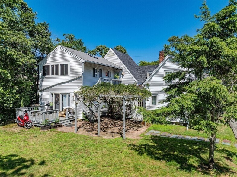 More Photos Of 37 School St, Hyannis Apartments For Sale