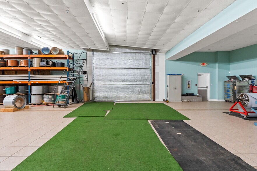 More Photos Of 5420 Hickory St, Panama City Office For Sale