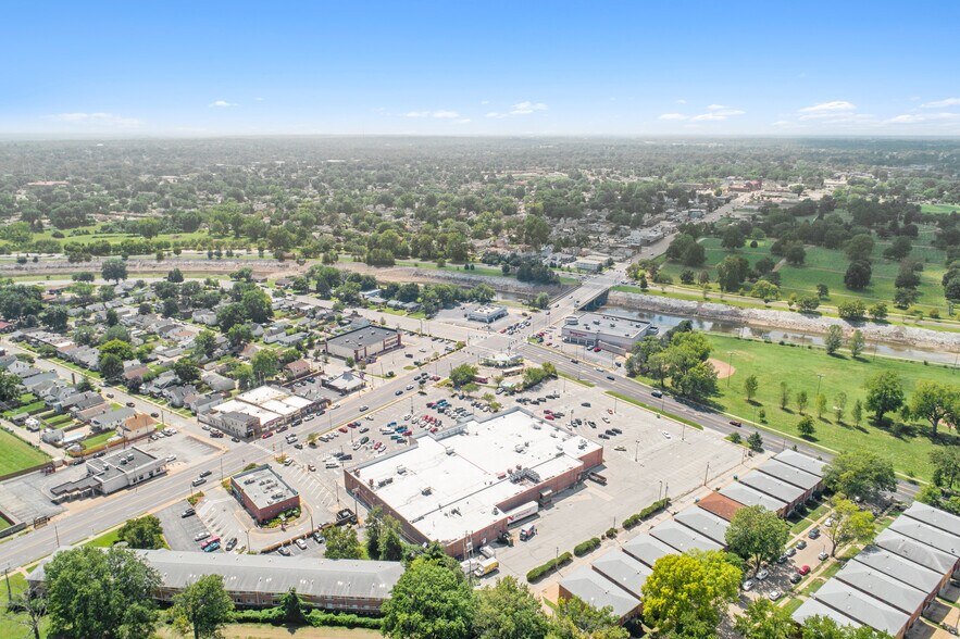 More Photos Of 7450 Hampton Ave, Saint Louis Freestanding For Sale