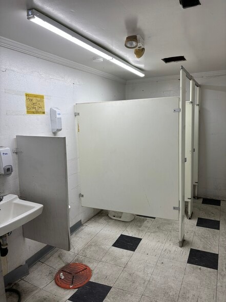 More Photos Of 140 Industry Rd, Georgetown Manufacturing For Lease