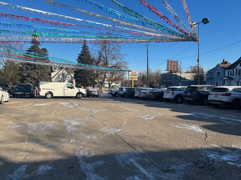 More Photos Of 745 Robert St S, Saint Paul Auto Dealership For Sale