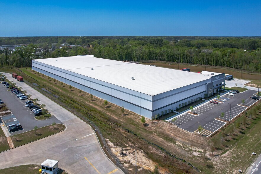More Photos Of 8 Sonny Perdue Dr, Garden City Distribution For Lease