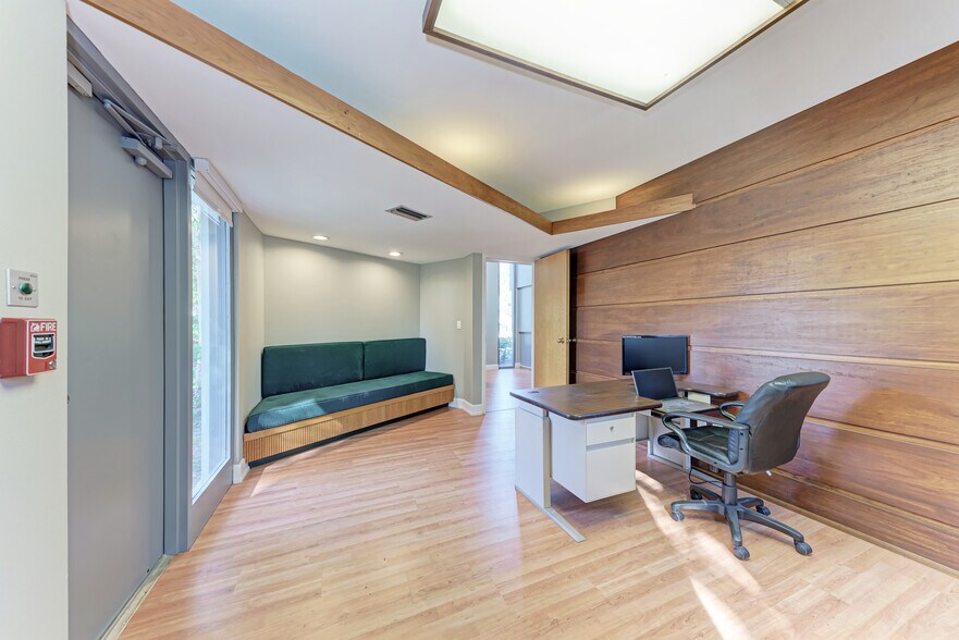 More Photos Of 1771 Manatee Ave W, Bradenton Loft Creative Space For Lease