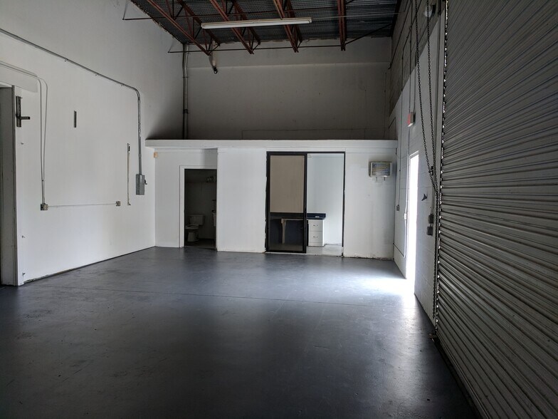 More Photos Of 3081 SE Dominica Ter, Stuart Manufacturing For Lease