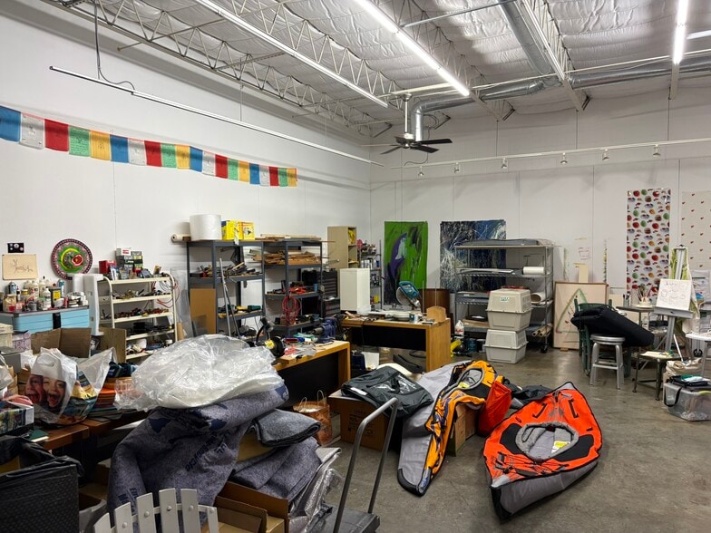 More Photos Of 218 Laredo Dr, Decatur Warehouse For Sale