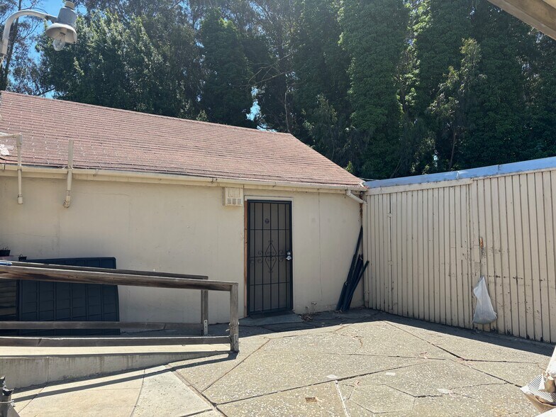More Photos Of 2846 El Portal Dr, San Pablo Storefront Retail Residential For Lease
