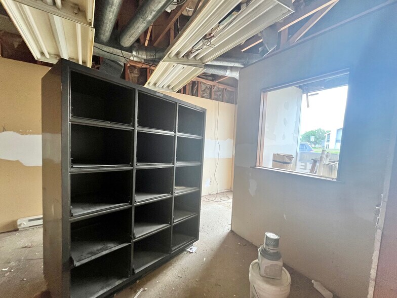 More Photos Of 1709-1713 E 7th St, Atlantic General Retail For Sale