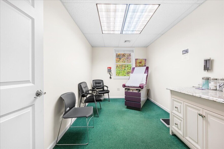 More Photos Of 620 Norwich New London Tpke, Uncasville Office For Lease