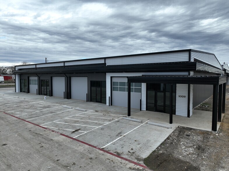 More Photos Of 1001 Industrial Way Dr, Anna Unknown For Lease