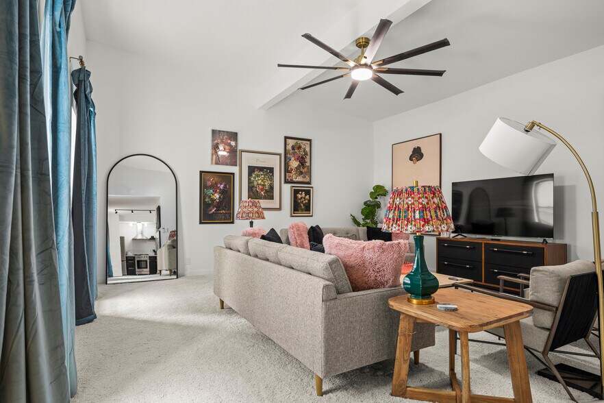 More Photos Of 9-13 Broadway St, Asheville Storefront Retail Office For Sale