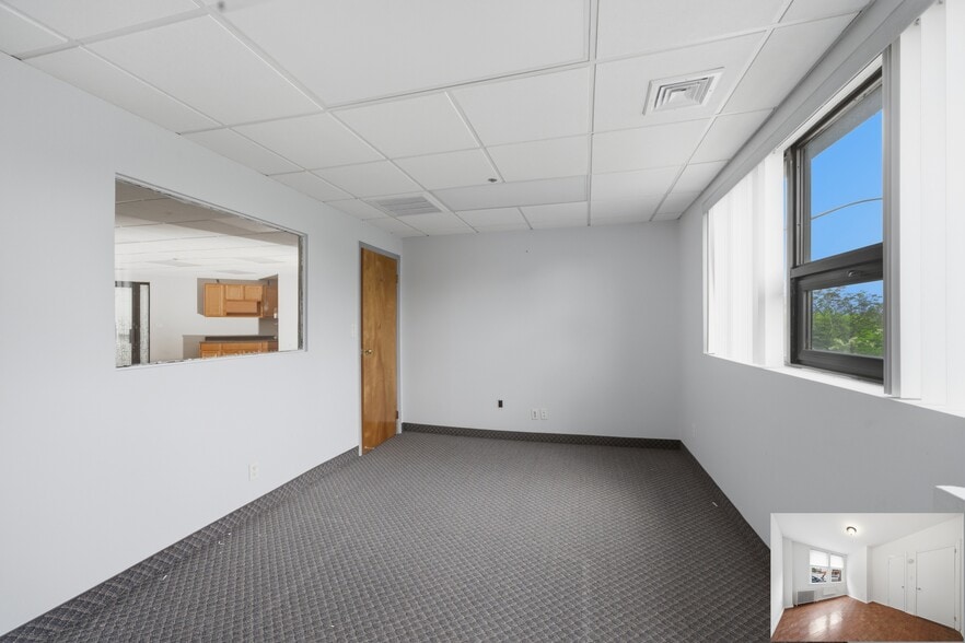 More Photos Of 66-00 66-00 Borden Ave, Maspeth Office For Lease