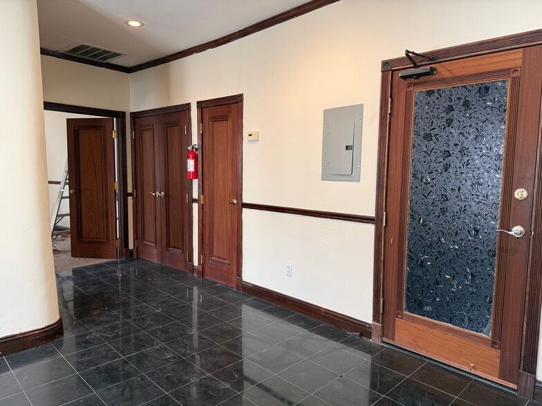 More Photos Of 2530 Boston Rd, Bronx Storefront Retail Office For Sale