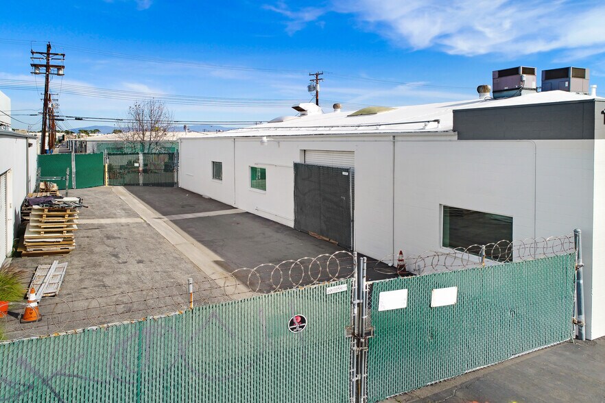 More Photos Of 1812-1818 N Orangethorpe Park, Anaheim Warehouse For Lease