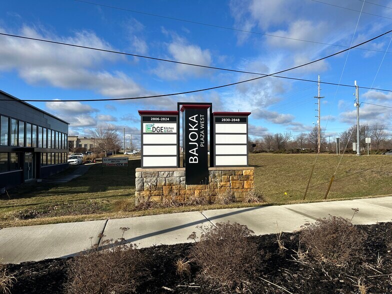 More Photos Of 2800 E West Maple Rd, Commerce Township Storefront Retail Office For Lease