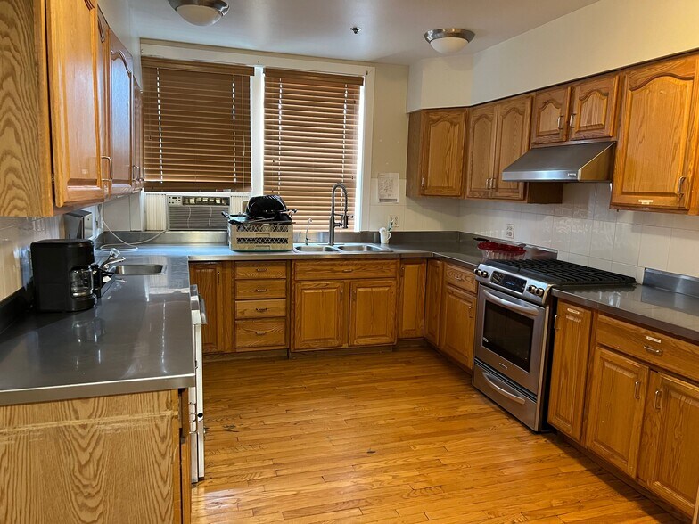 More Photos Of 3059 W Augusta Blvd, Chicago Office Residential For Sale