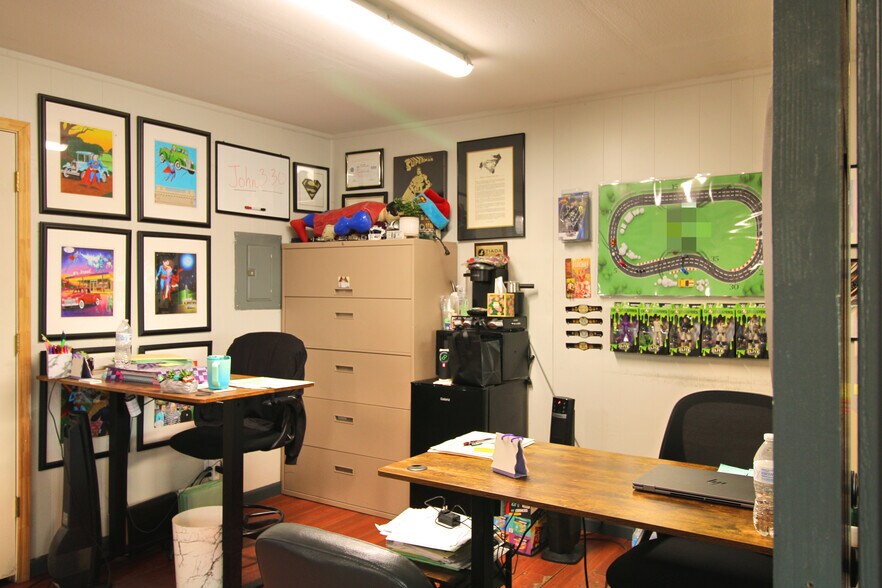 More Photos Of 4108 University Drive & Geesling rd, Denton Auto Dealership For Lease