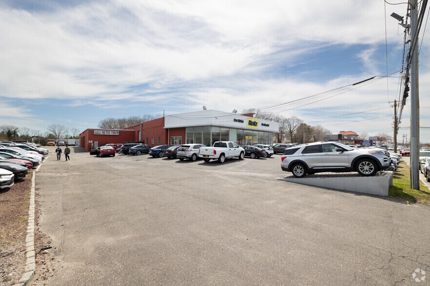 More Photos Of 390 Middle Country Rd, Smithtown Auto Dealership For Lease