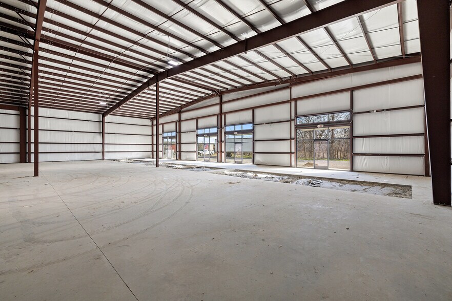 More Photos Of 202 W 1st St, Taylor Flex For Lease