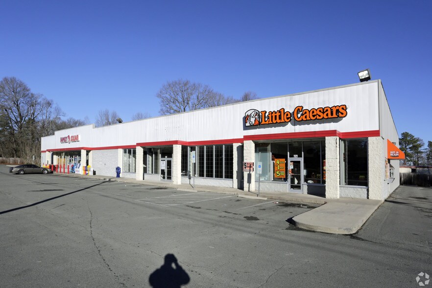 More Photos Of 1113-1121 E 11th St, Siler City Unknown For Lease