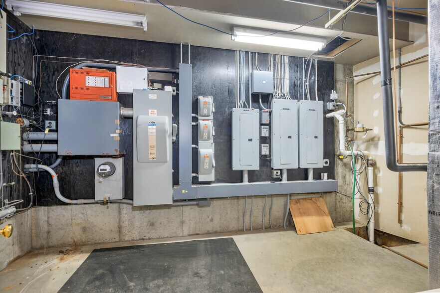 More Photos Of 68 Lyme Rd, Hanover Office Residential For Sale