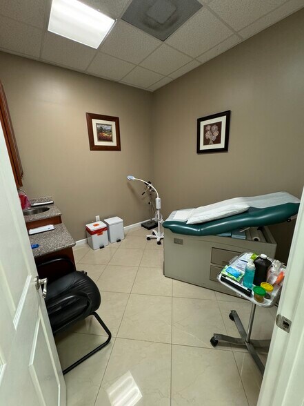 More Photos Of 1741-1759 N University Dr, Pembroke Pines Storefront Retail Office For Sale