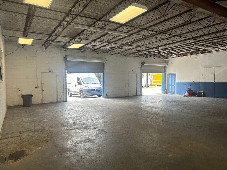 More Photos Of 3955 Saint Augustine Rd, Jacksonville Service For Lease