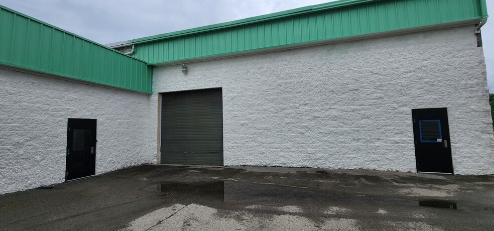 More Photos Of 1900 Liberty St, Mount Pleasant Manufacturing For Lease