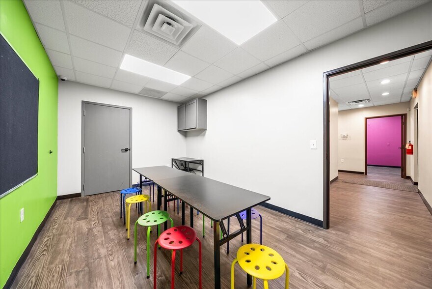 More Photos Of 106 E Princeton Dr, Princeton Storefront Retail Office For Sale