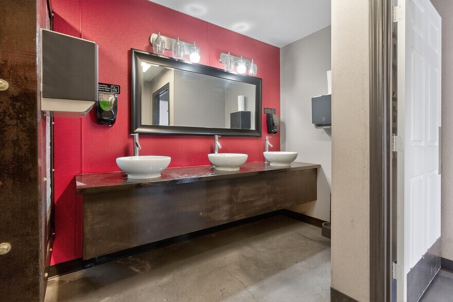 More Photos Of 2795 SW Wilshire Blvd, Burleson Flex For Lease
