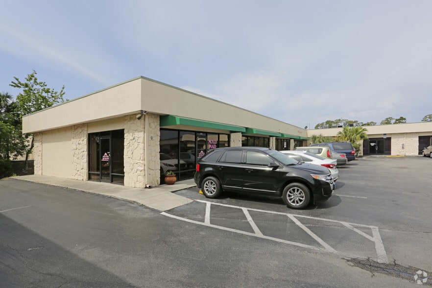 More Photos Of 313-331 Airport Rd S, Naples Freestanding For Lease