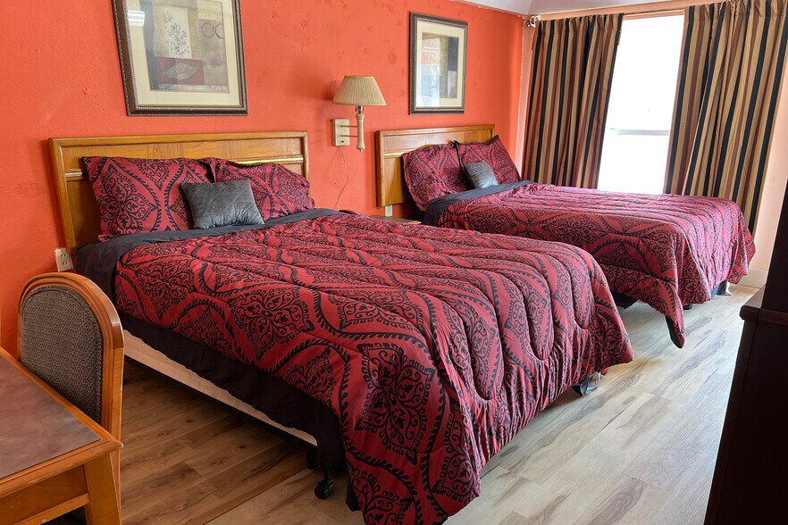 More Photos Of 819 W 7th St, Texarkana Hotel For Sale